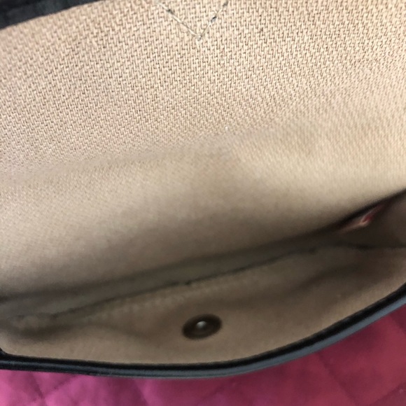 Beautiful Dooney & Bourke Wristlet - Picture 4 of 4